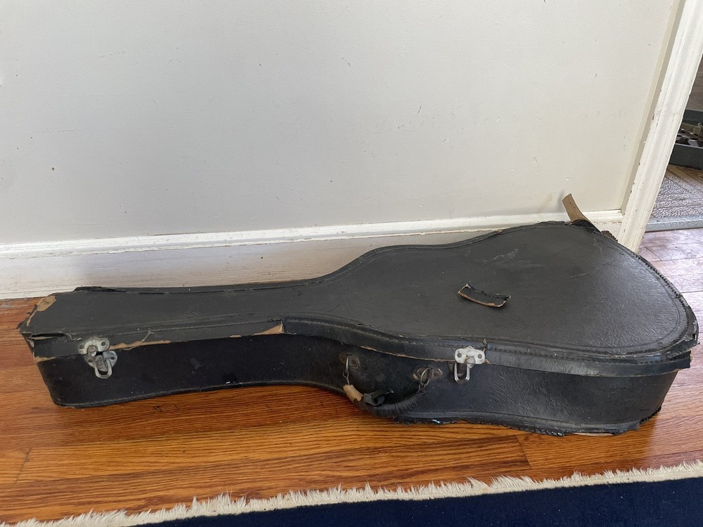 Trashed Vintage Acoustic Guitar Case 000 Folk Size