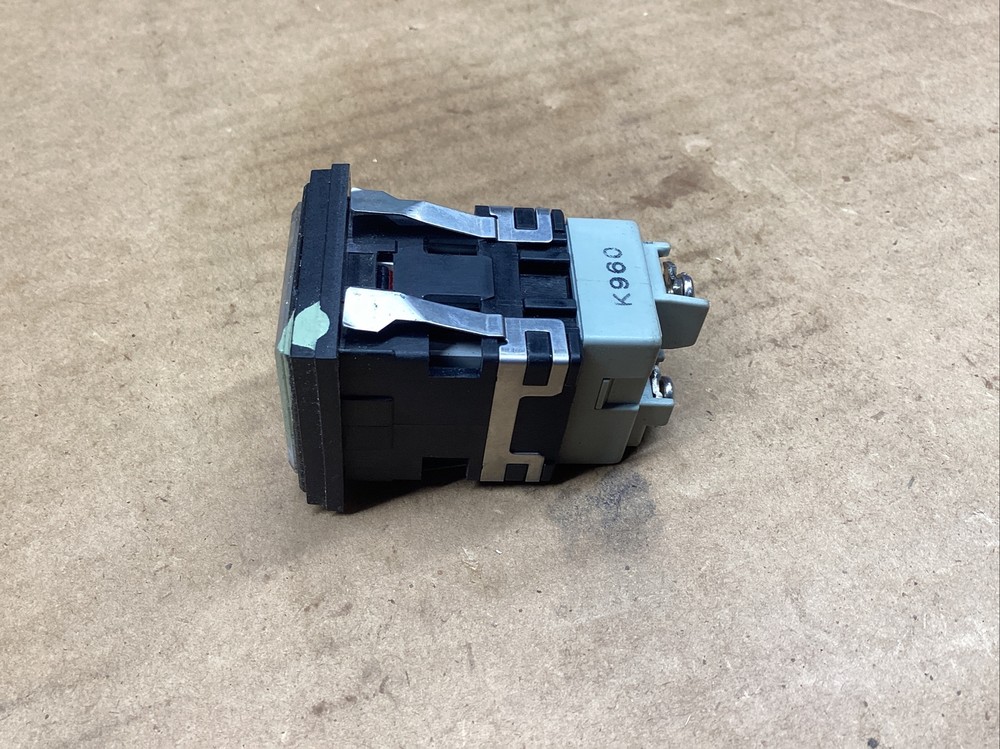 SQUARE IDEC PRIMARY MACHINE LIGHT #807M25