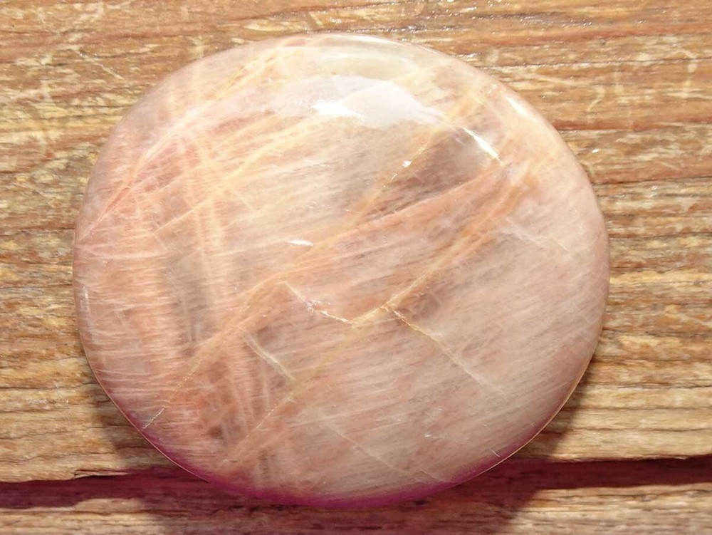 Peach Moonstone Pebbles - Madagascar sc746e