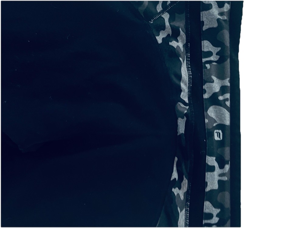 FABLETICS "Camacan" Camo Capri leggings Size M/L