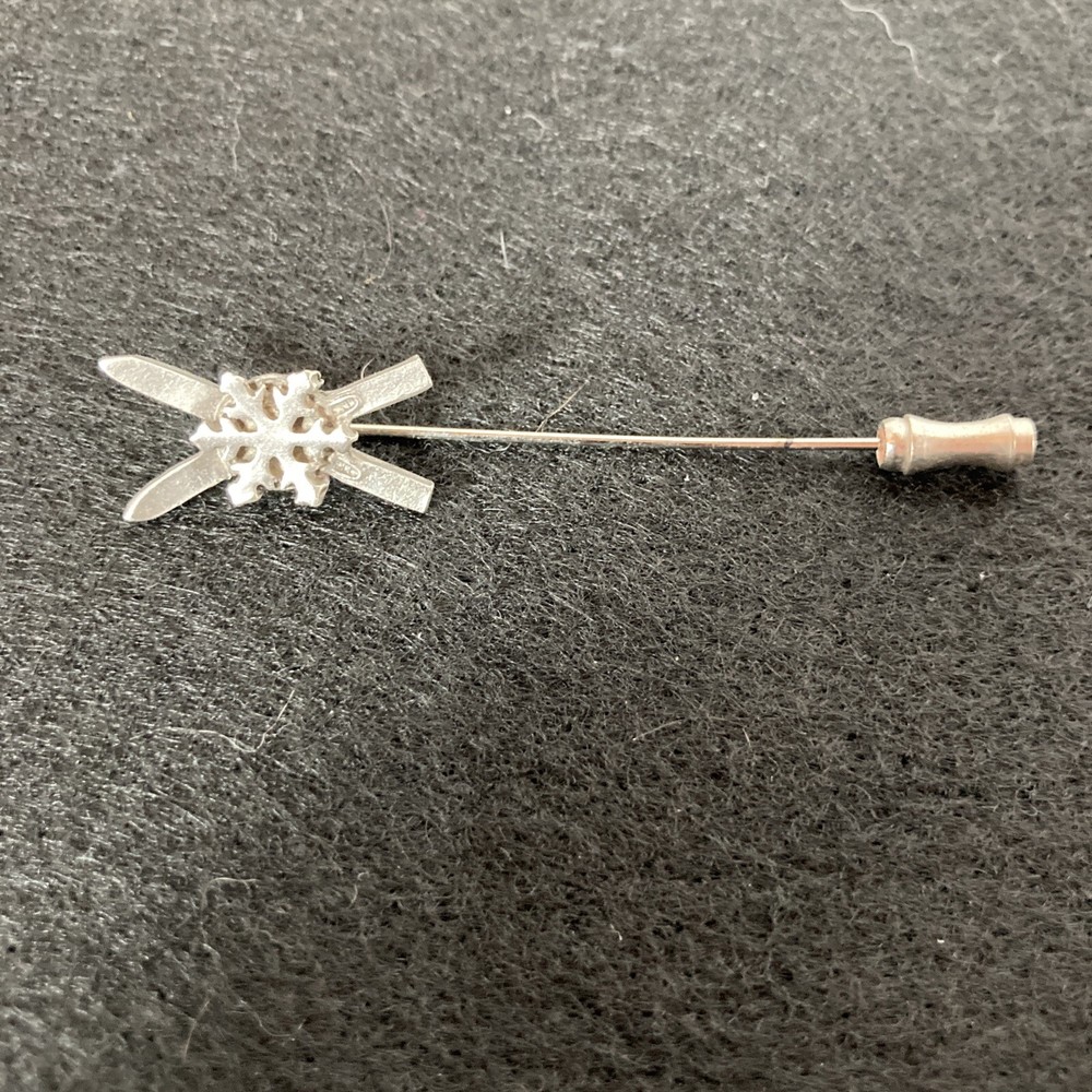 Skis With Snow Flake Hat Pin