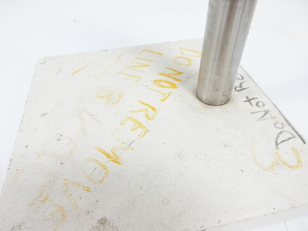 MICROSCOPE STAND HEAVY BASE WITH POST WEIGHT: 37.34 LBS