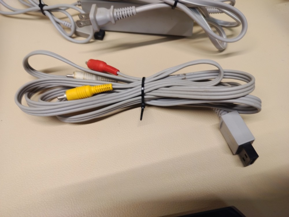 Nintendo Wii Console w/ Accessories- White Not Tested