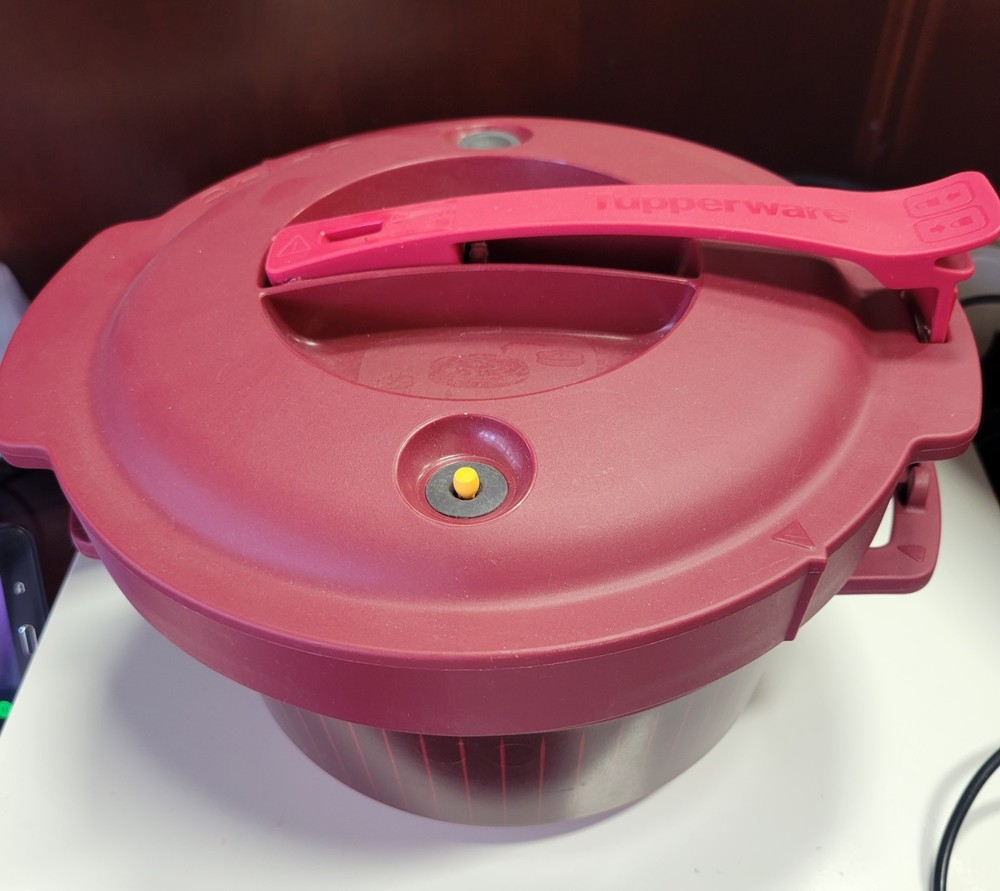 Tupperware 7643A-2 3L Microwave Pressure Cooker Red Durable Plastic Steamer