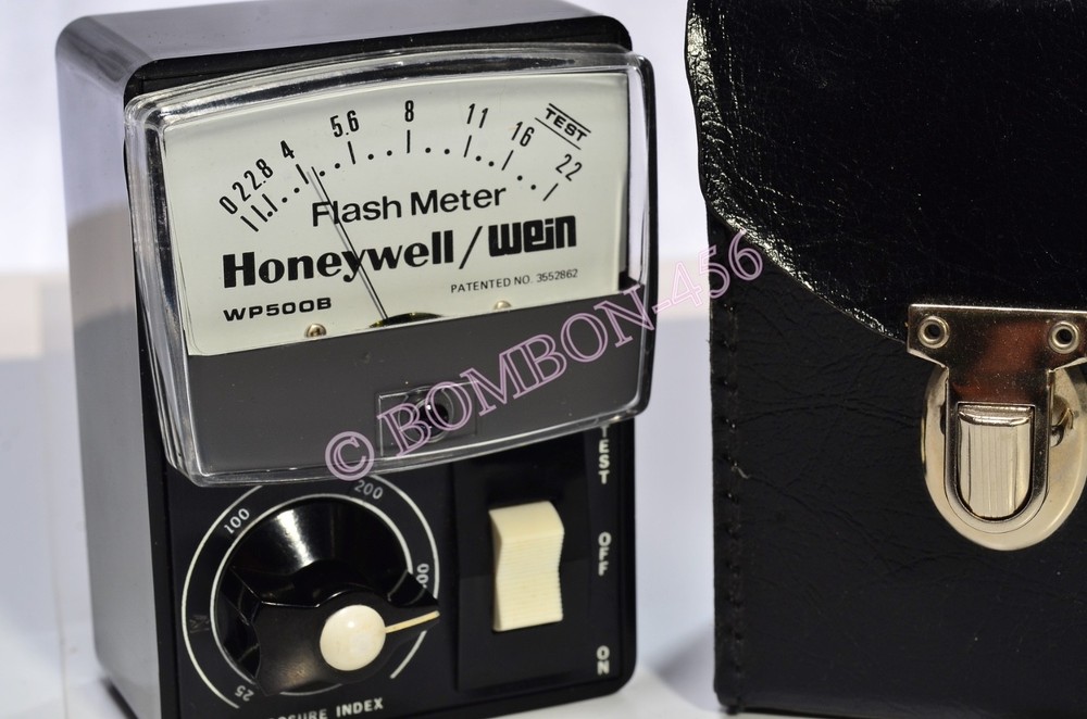 WEIN WP500B FLASHMETER W/ORIGINAL STORAGE CASE & MANUAL ALL IN MINT CONDITION.