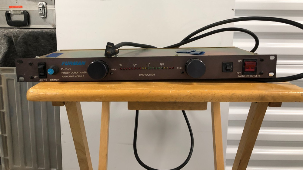 Furman PL-PLUS Power Conditioner & Light Module  – Rackmount - #E