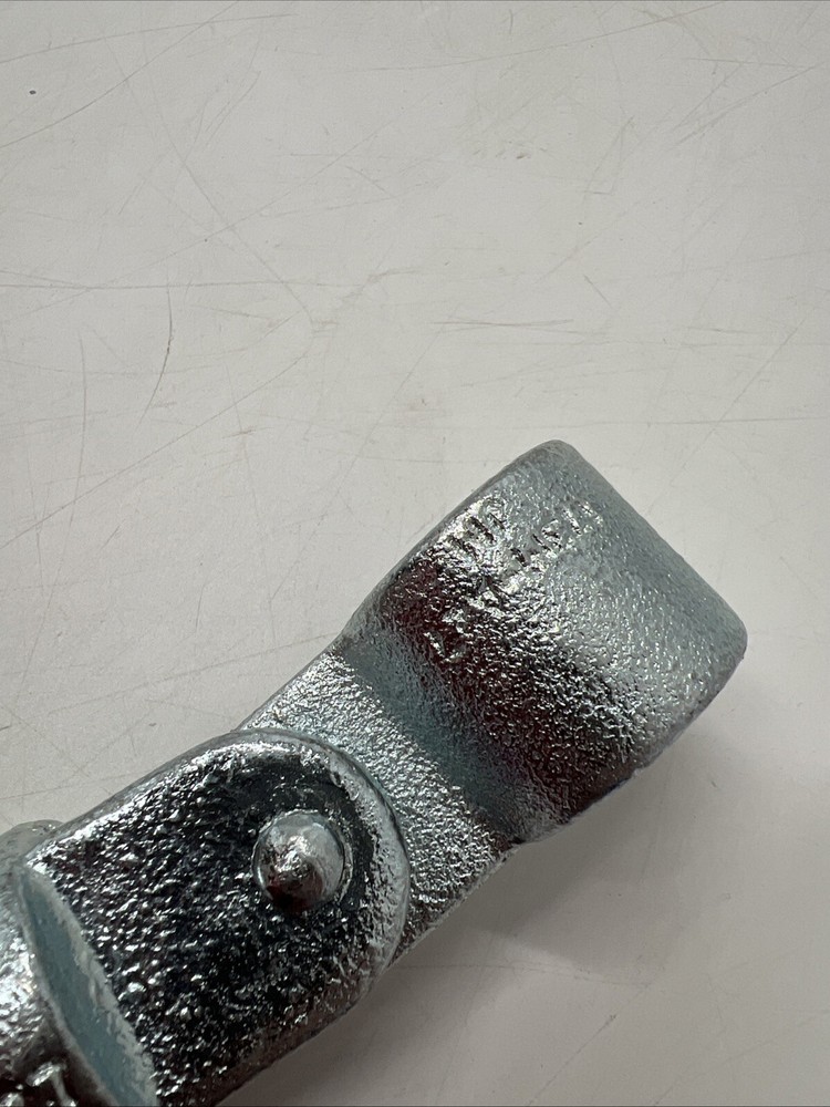 PRO-SAFE Galvanized Swivel Socket Fittin for Structural Pipe Rail: 3/4" Pipe