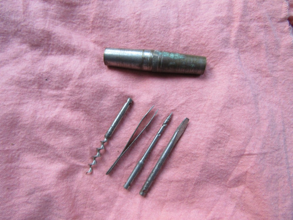 VINTAGE WWI TRENCH SOLDIER TOOL KIT