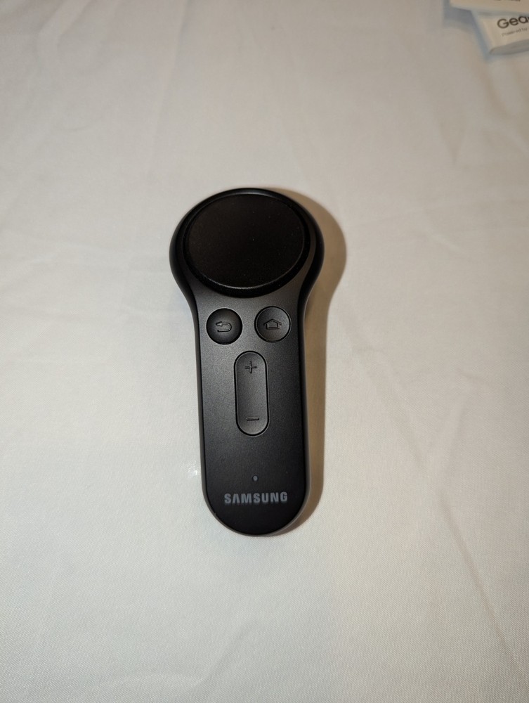 Samsung Gear VR SM-R324 With Controller