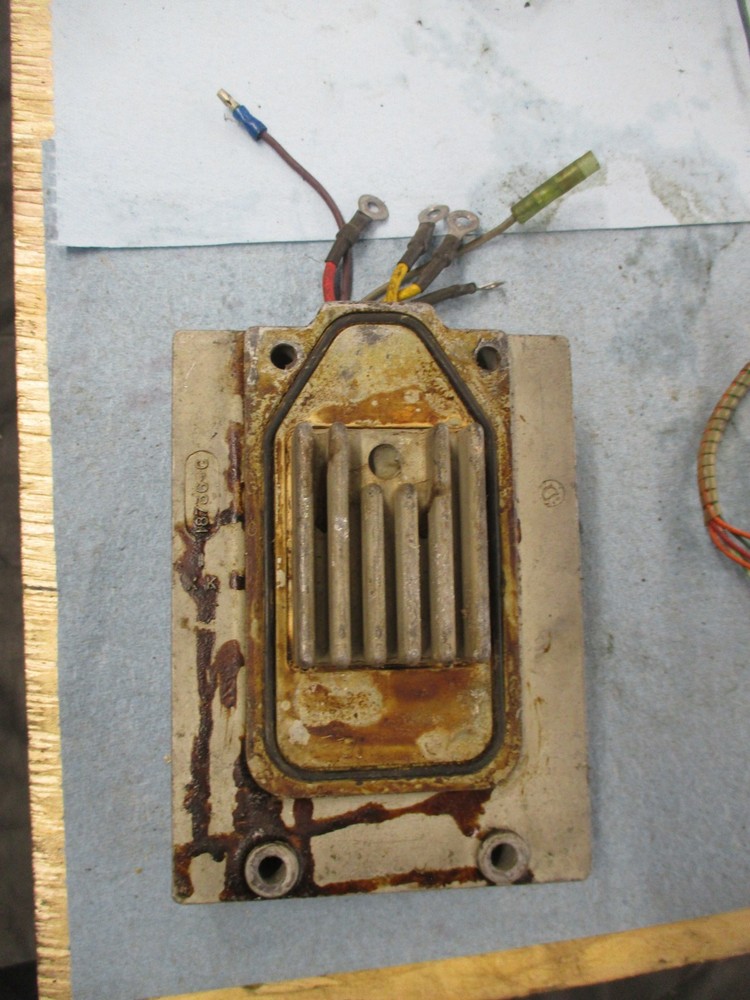 MERCURY OUTBOARD VOLTAGE REGULATOR 18736 (285)