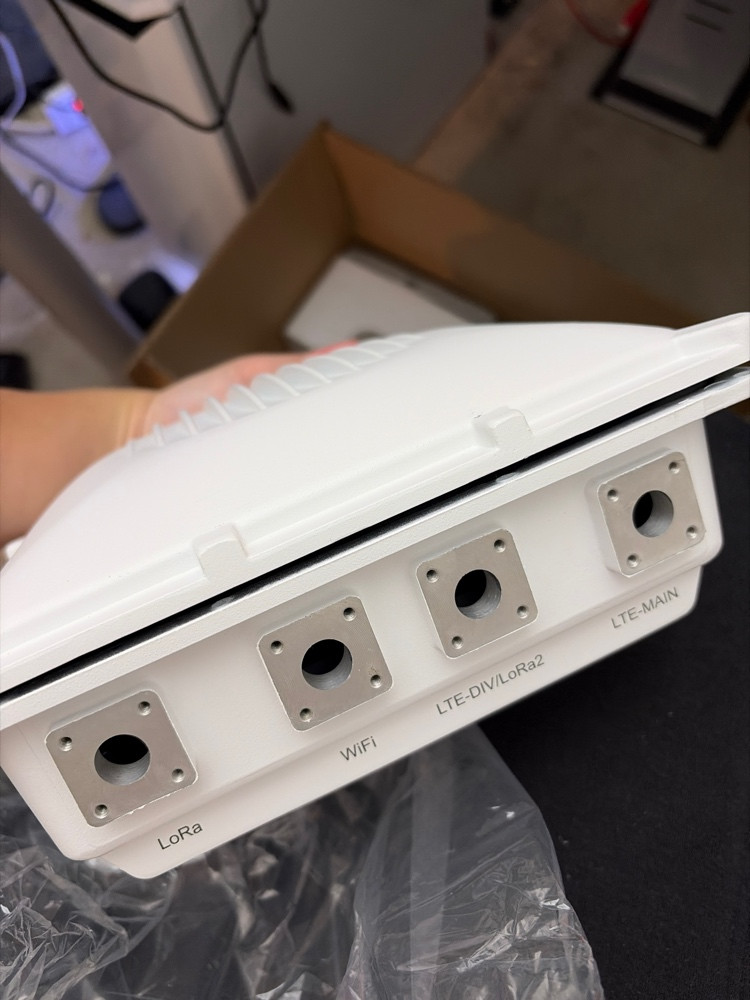 RAKwireless RAK7249 WisGate Edge Max Outdoor Enclosure Kit