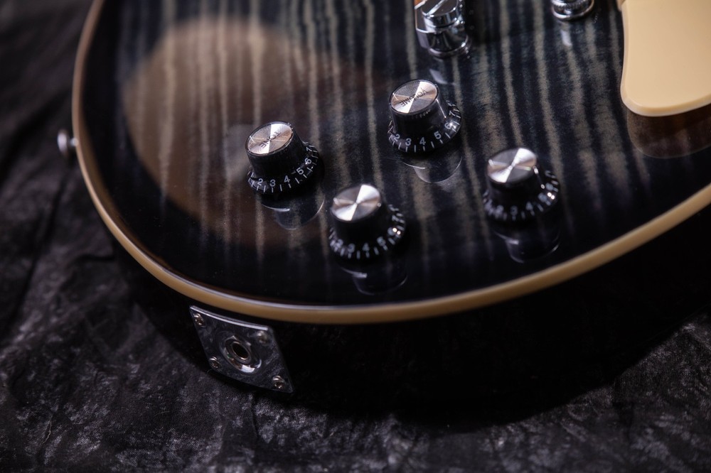 Grote Solid Gloss Black Finish Electric Guitar GTLP-02