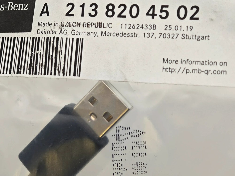 Genuine Mercedes Apple iPod iPad iPhone Apple Interface USB Cable A2138204502