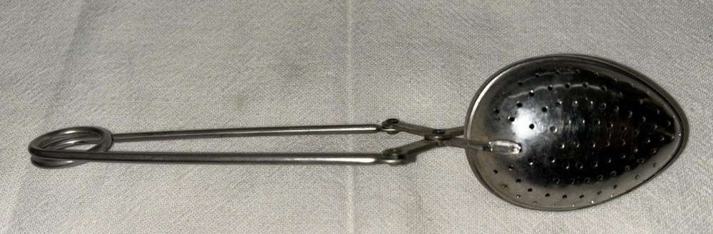Vintage Tea STRAINER SPOON Latch Diffuser Brew HONG KONG Squeeze Handle