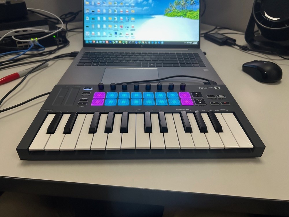 Novation FLkey Mini USB Midi Keyboard Controller 25-Mini Keys FL Studio