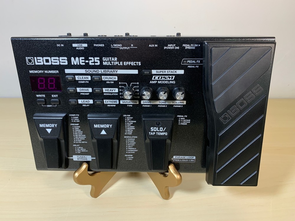 BOSS ME-25 Guitar Multi-Effects Processor w/ box + Inst Cable + 9v Power Adaptor