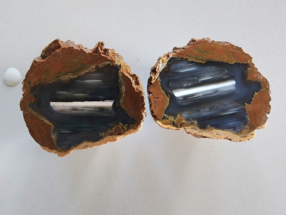 Priday  Agate Oregon cut in half unpolished