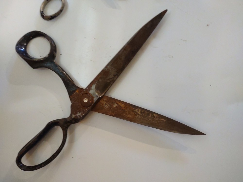 2 Pair Vintage Scissors