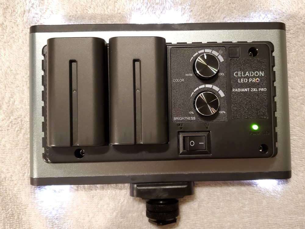 Celadon LED Pro Radiant 2XL PRO On-camera light kit