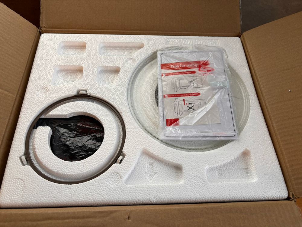 COMFEE' EM720CPL-PMB Countertop Microwave Oven