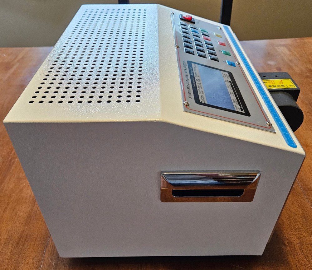 AUTOMATIC COMPUTER WIRE STRIPPING MACHINE