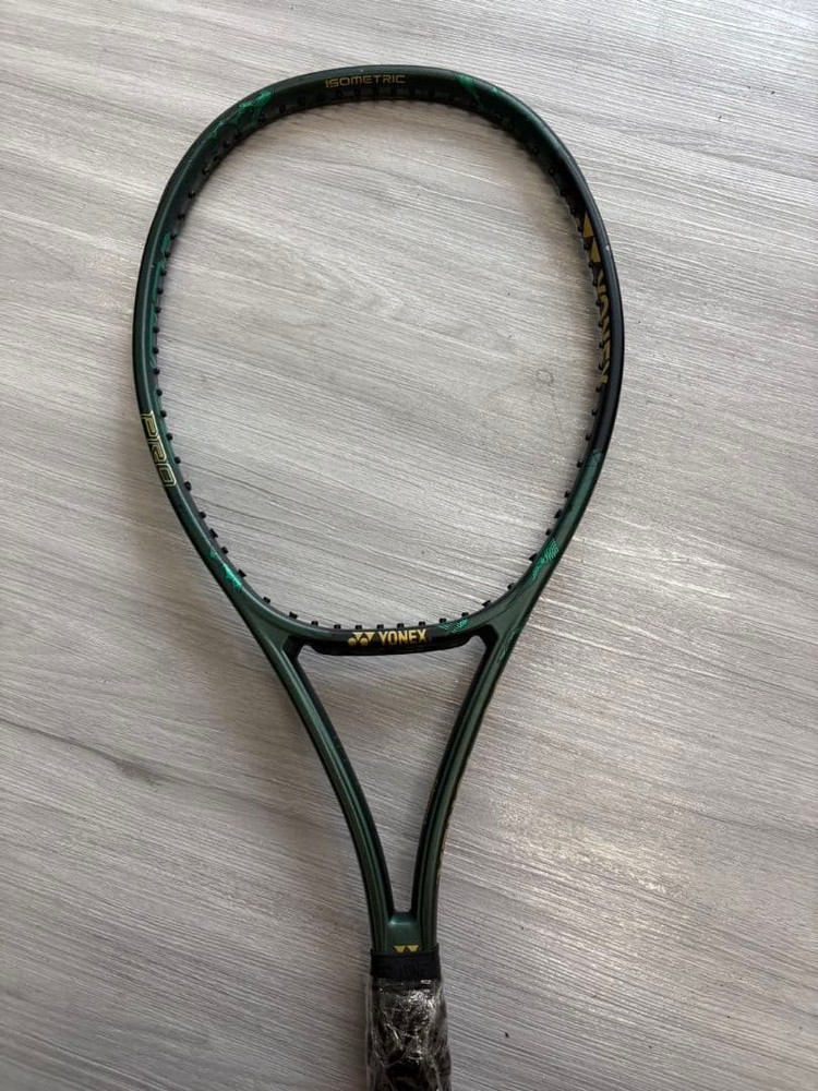 YONEX VCORE PRO 97 Tennis Racket