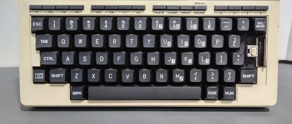 RadioShack TRS-80 Model 100 Battery-Powered Portable Computer - Untested