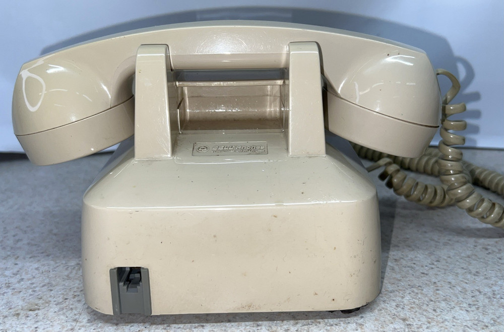 Vintage Bell Phones Model Basic 2-21550 Push Button Desk Phone UNTESTED