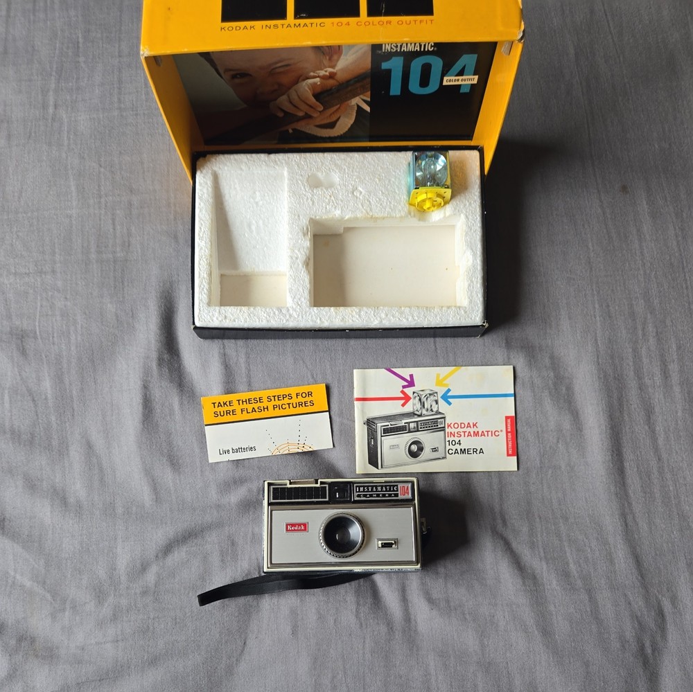 Vtg Kodak Instamatic 104 Camera 1960s Flashcube Box Untested