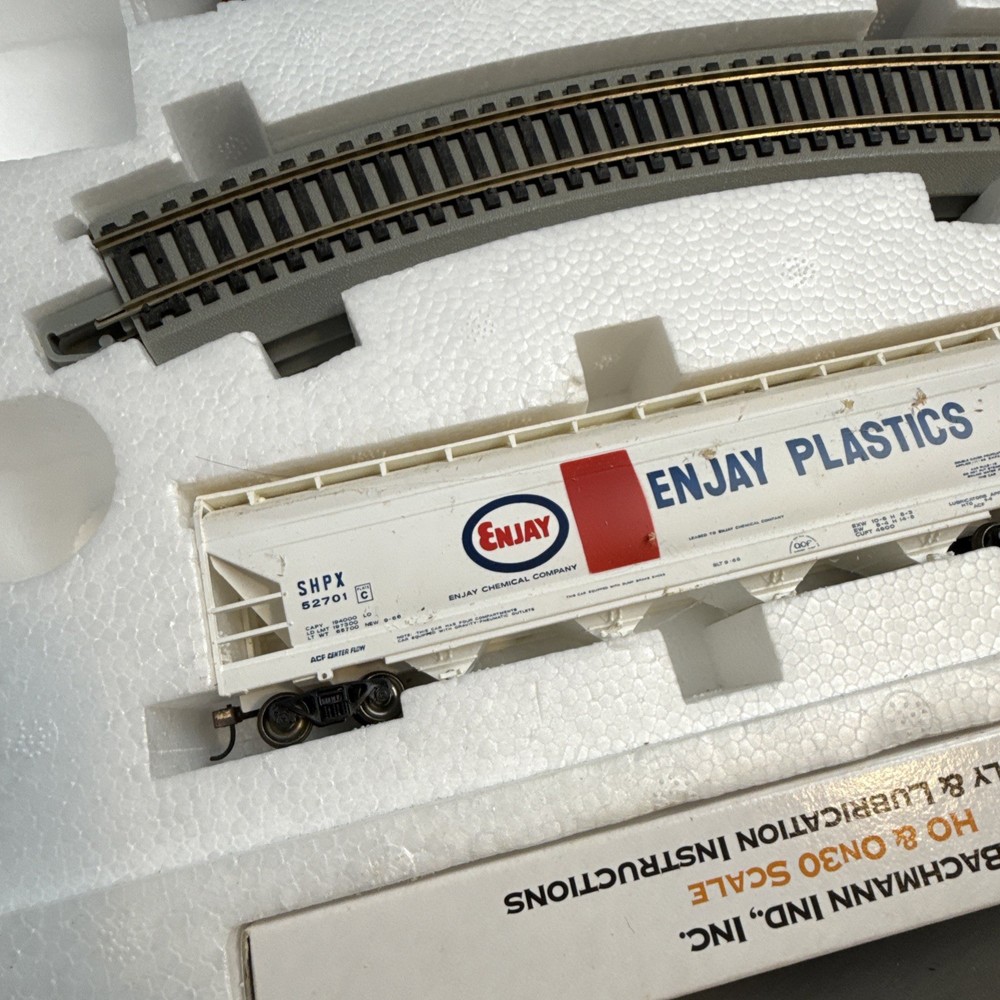 Bachmann HO Scale Union Pacific Train Set Trail Blazer Silver Series E-Z Track