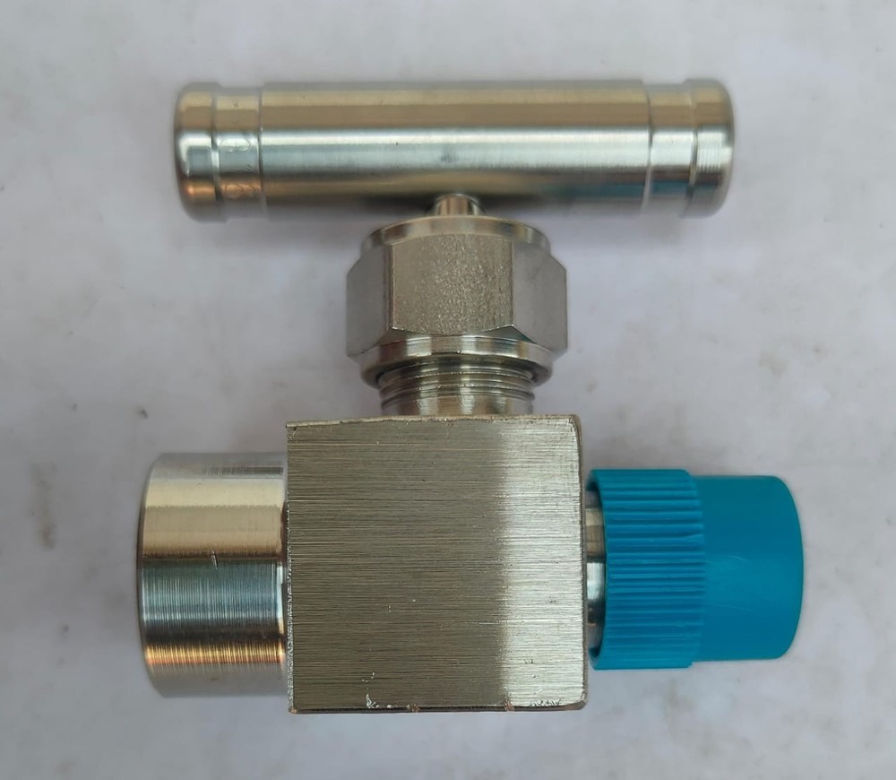 SWAGELOK NEEDLE VALVE SS-20VM4-F4