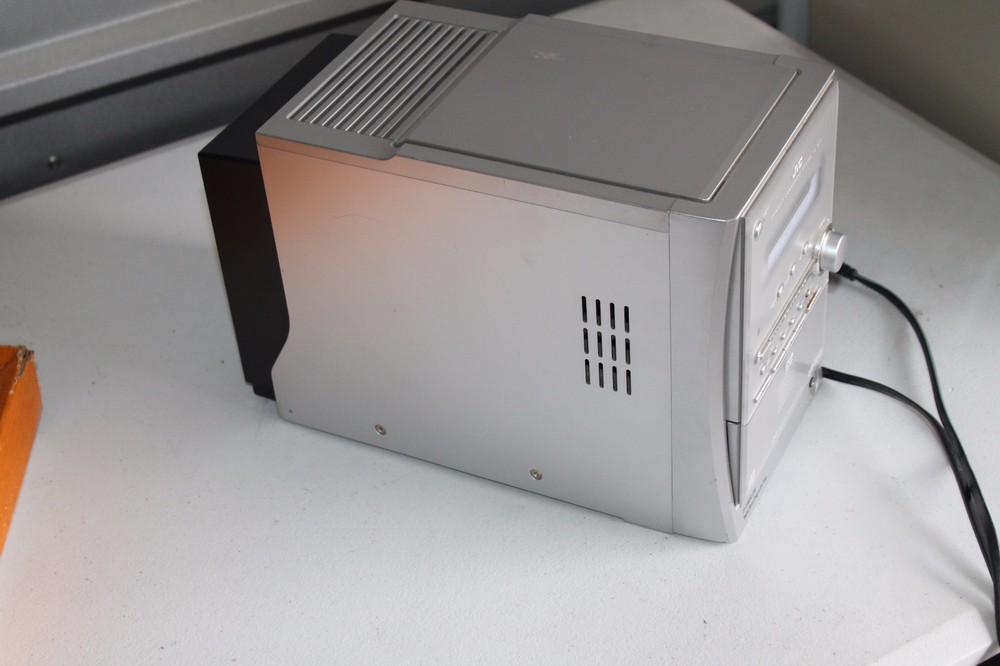 JVC FSS77S Micro Component Audio System Center Unit Only As Is Silver Gray