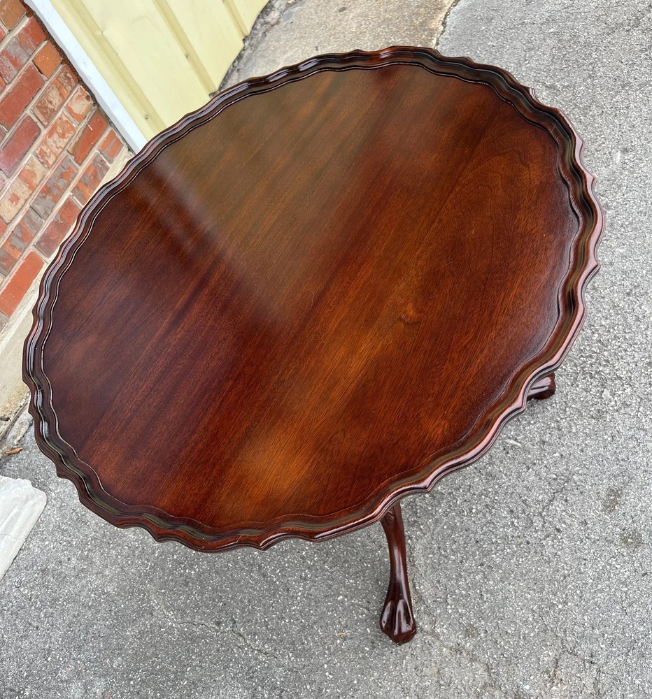 Craftique tilt-top pie crust table