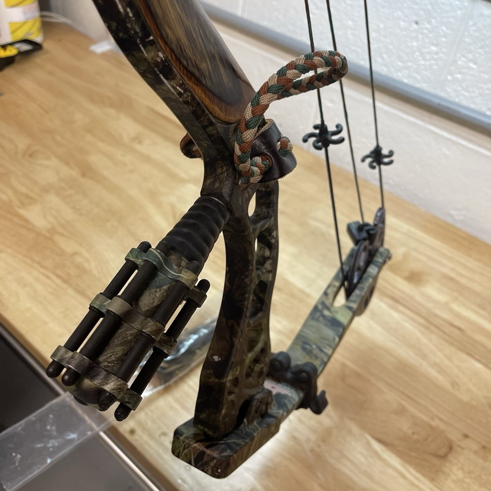 Bowtech Compound Bow 70lb - 28in - READ