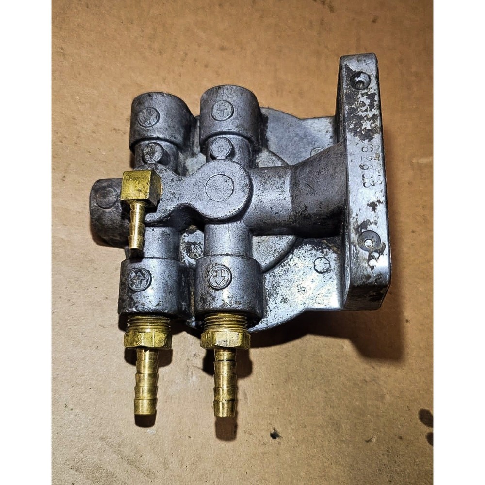 Fuel filter base, 2x 3/8 FNPT barb threads, SAME SIDE Used (322)