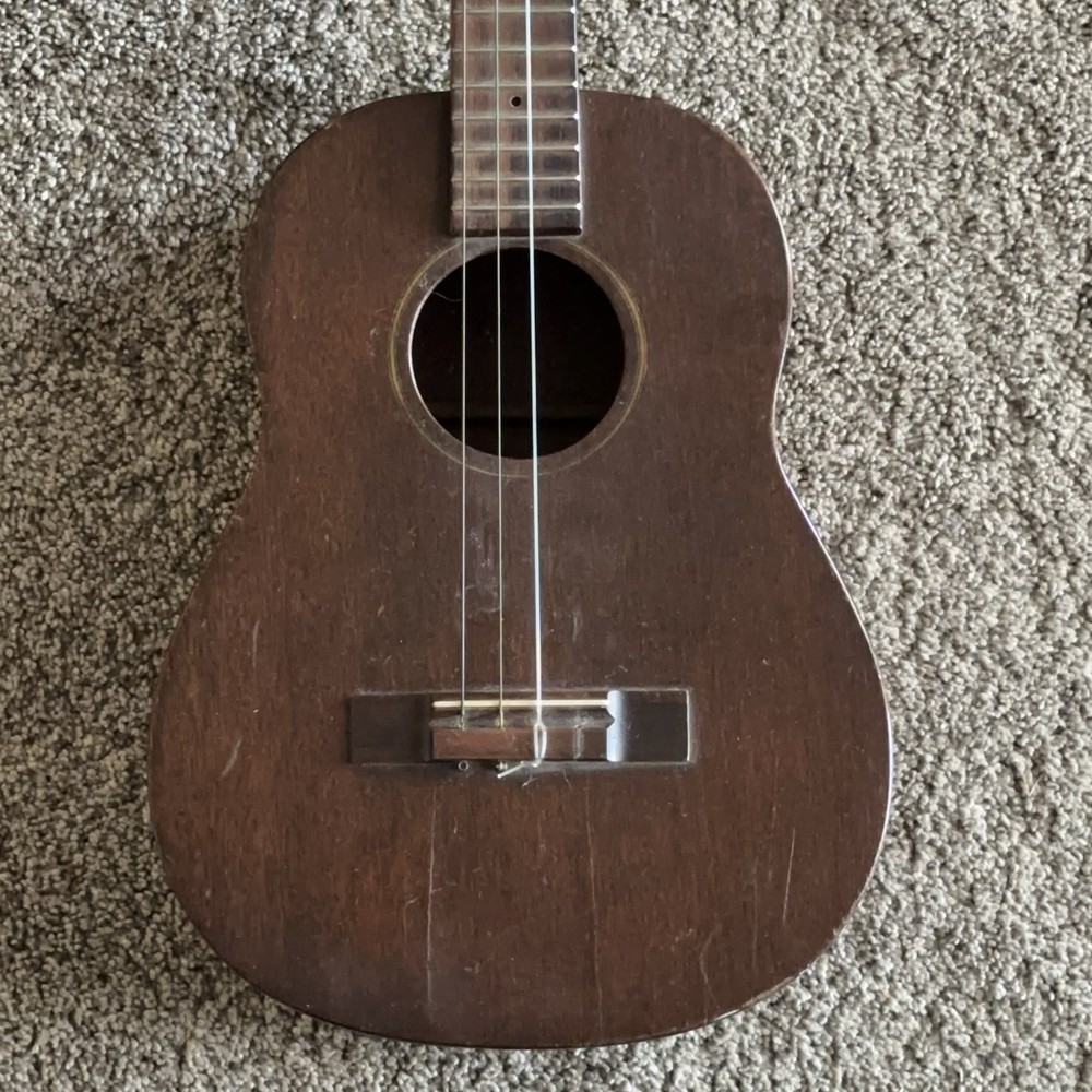 Favilla B-2 Baritone Ukulele