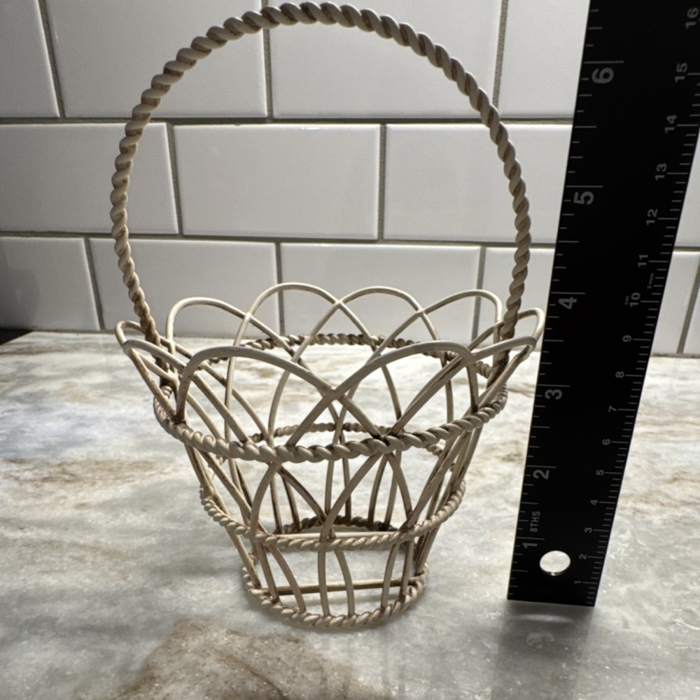 Small Metal Wire Round Basket with Handle