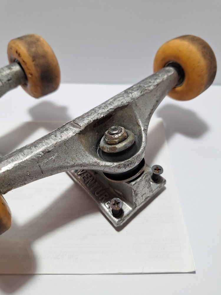 Vintage Venture Skateboad Trucks & Wheels
