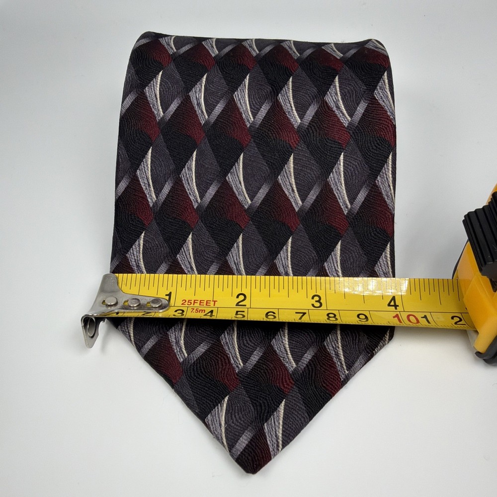 Alexander Lloyd 100% silk patterned tie 63”x4” long necktie