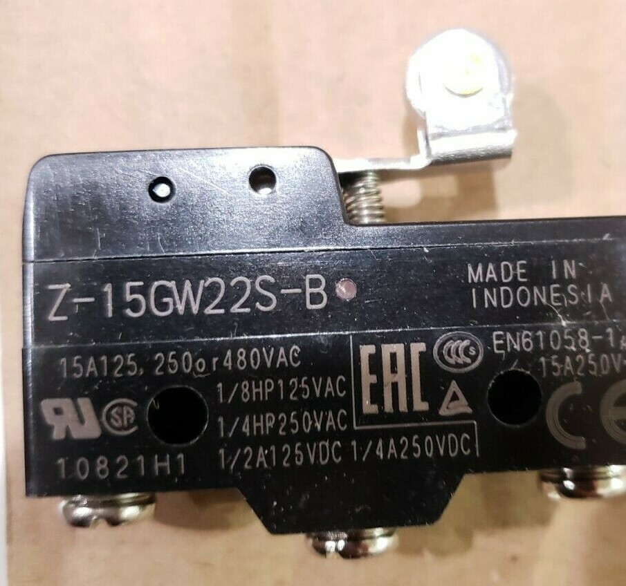 OMRON TYPE Z-15GW22S -B BASIC SWITCH