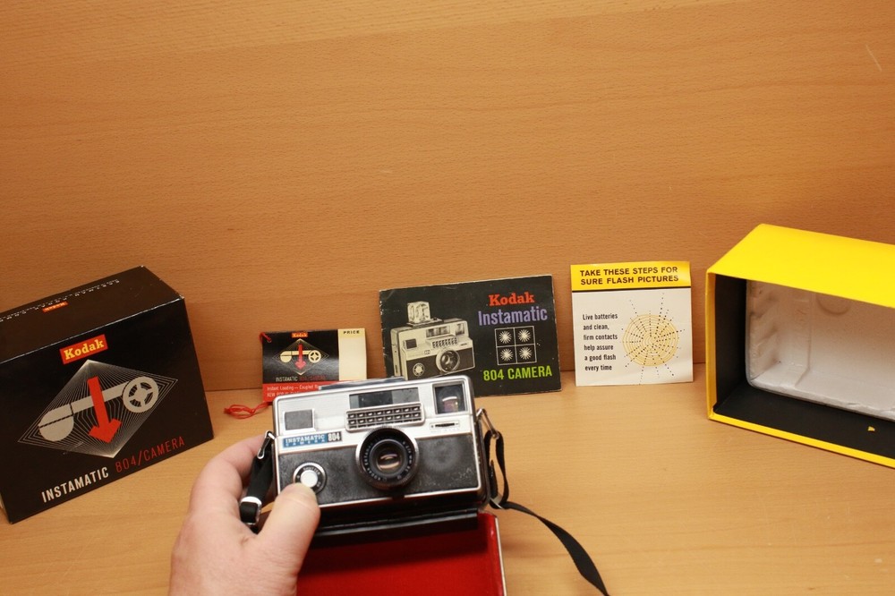 Vintage Kodak Instamatic 804 Camera, Original Hard Shell Case/Strap BOX UNTESTED