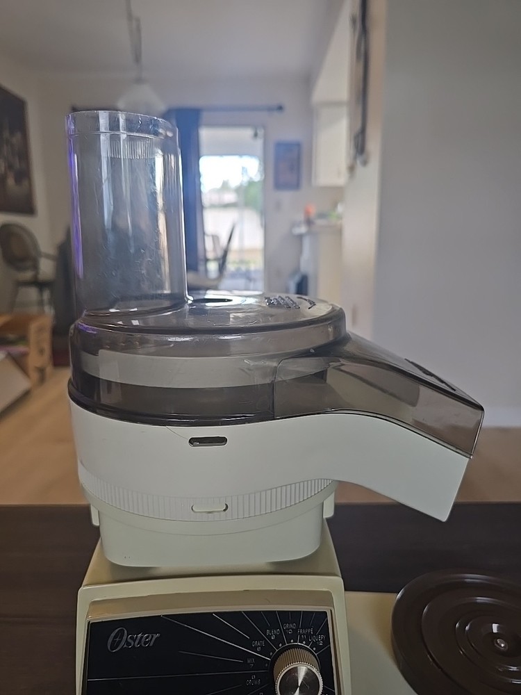ORIGINAL OSTER KITCHEN CENTER REGENCY OFF-WHITE FOOD PROCESSOR &PITCHER Works
