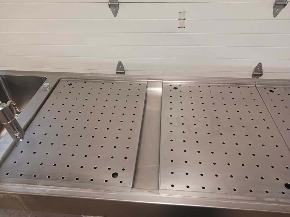Mopec 158635 Elevating Autopsy Table CE200