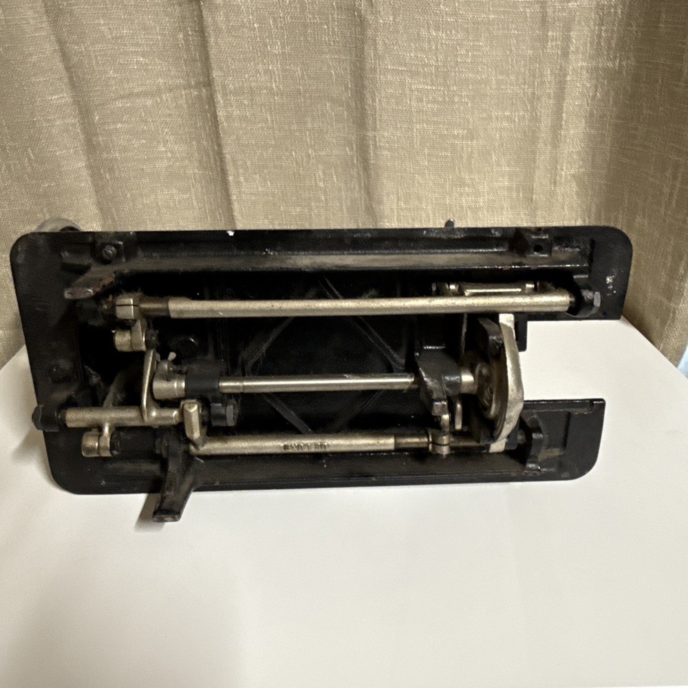 UNTESTED AS IS WORLD'S BEST DELUXE SEWING MACHINE NESCO