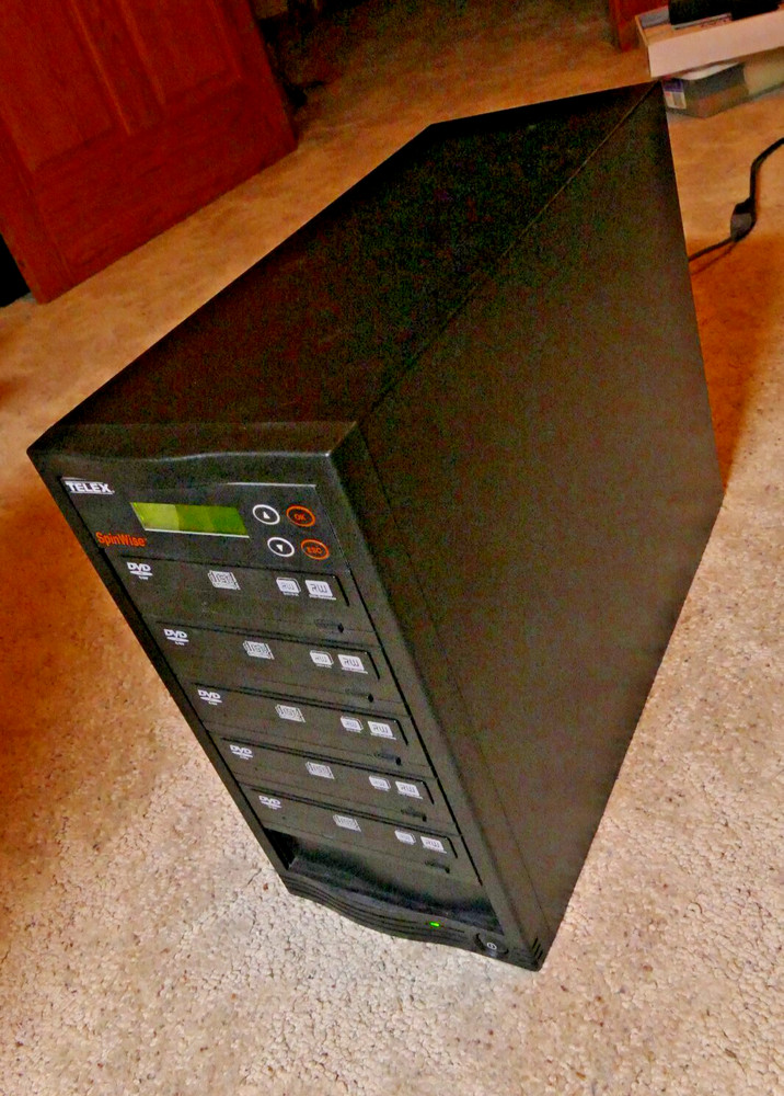 CD/DVD Disc Duplicator Copier with 6 Drive Bays - 1 empty bay, 5 drives