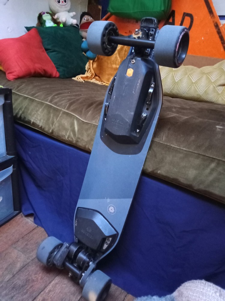 Boosted V2 Stealth Electric Longboard with Remote Control, XR battery