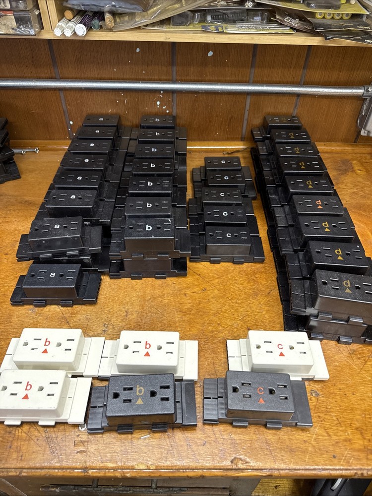 Herman Miller receptacles (58 ) LOT.