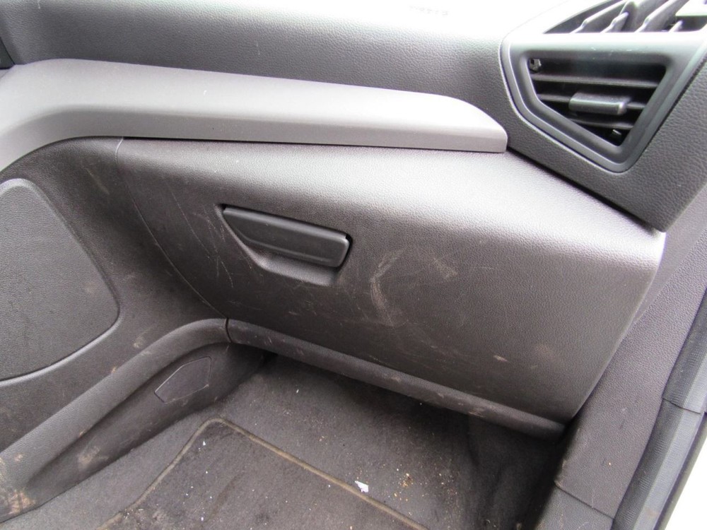 ESCAPE    2013 Glove Box 1050594