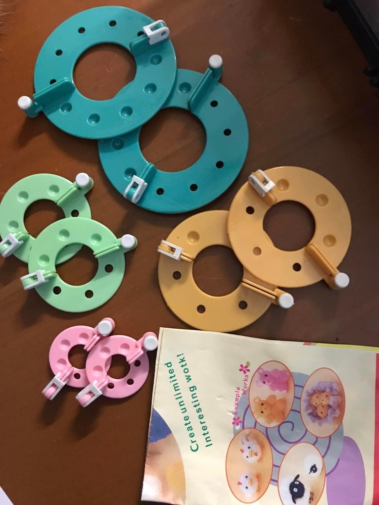 Pom Pom maker - Packet of 8