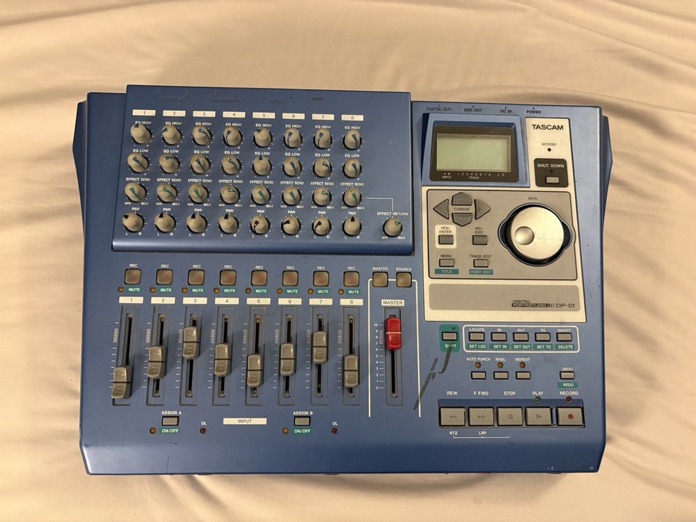 TASCAM DP-01 8-Track Digital Recorder READ DESCRIPTION: “Please Wait…” ERROR